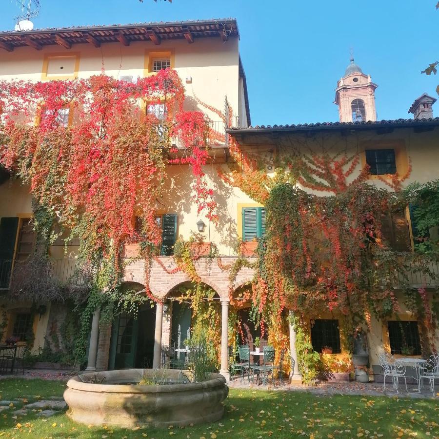 Palazzo Sismonda Bed & Breakfast Corneliano d'Alba Екстериор снимка