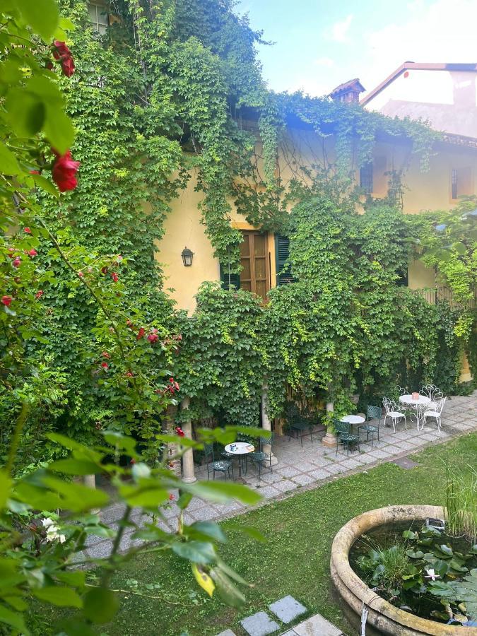 Palazzo Sismonda Bed & Breakfast Corneliano d'Alba Екстериор снимка
