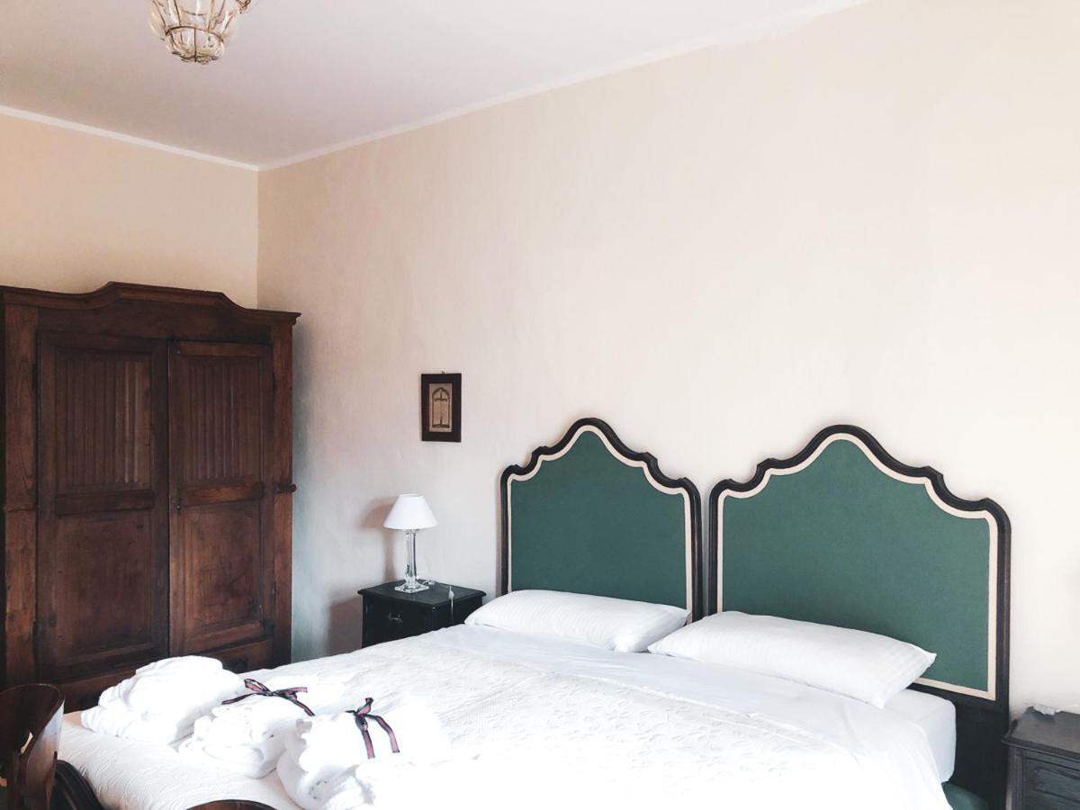 Palazzo Sismonda Bed & Breakfast Corneliano d'Alba Стая снимка