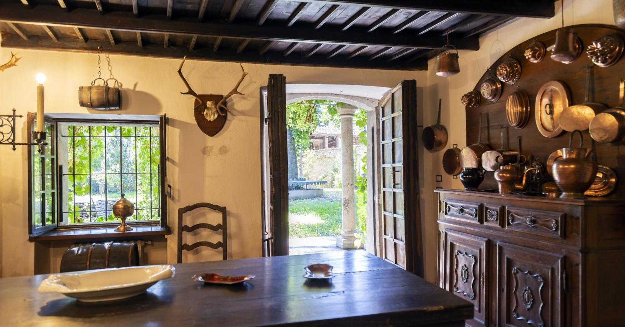 Palazzo Sismonda Bed & Breakfast Corneliano d'Alba Екстериор снимка