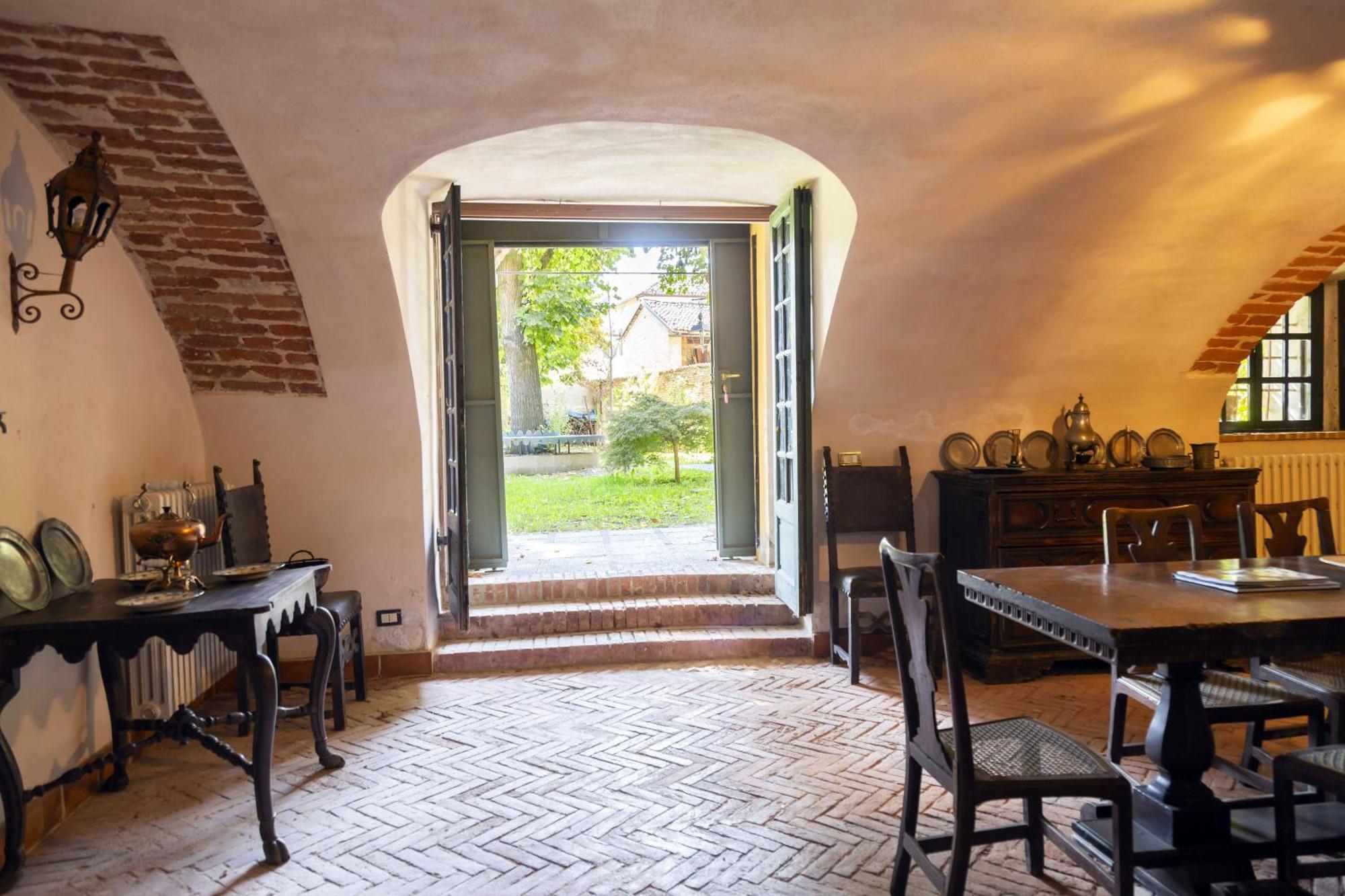 Palazzo Sismonda Bed & Breakfast Corneliano d'Alba Екстериор снимка