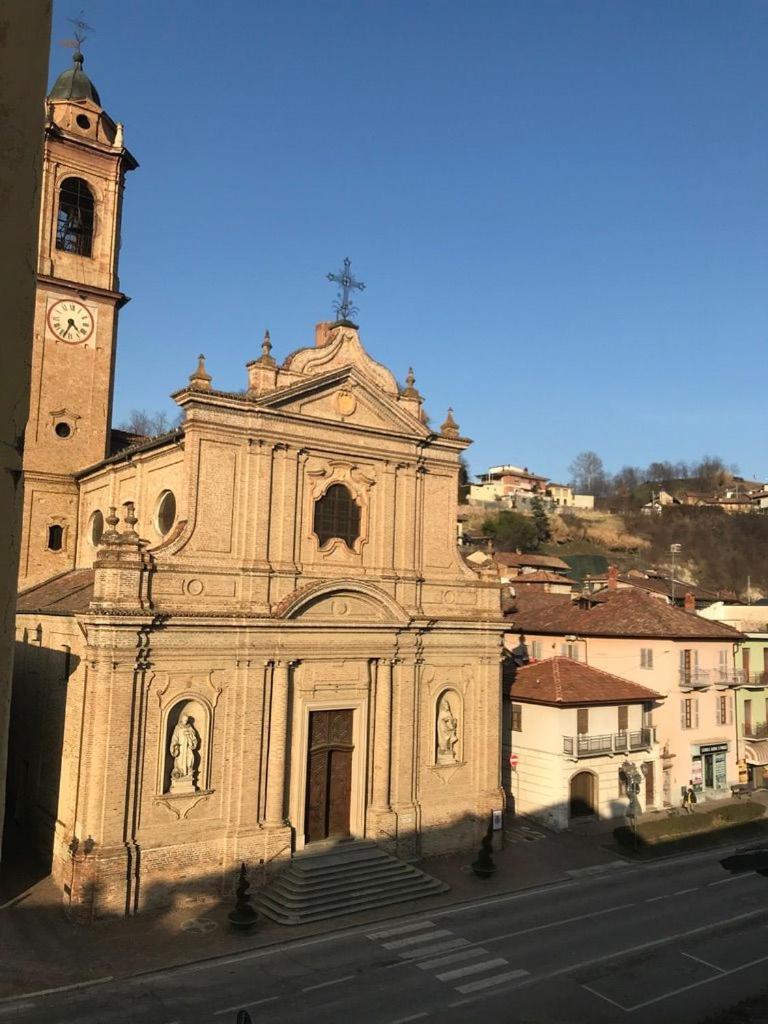 Palazzo Sismonda Bed & Breakfast Corneliano d'Alba Екстериор снимка