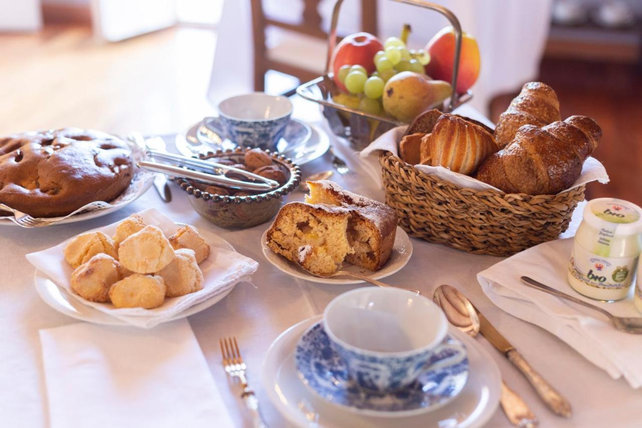 Palazzo Sismonda Bed & Breakfast Corneliano d'Alba Екстериор снимка