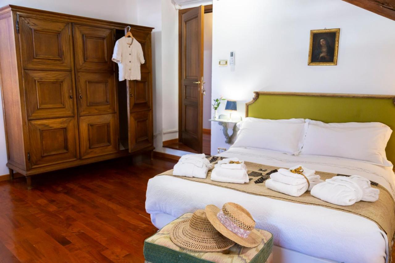 Palazzo Sismonda Bed & Breakfast Corneliano d'Alba Екстериор снимка