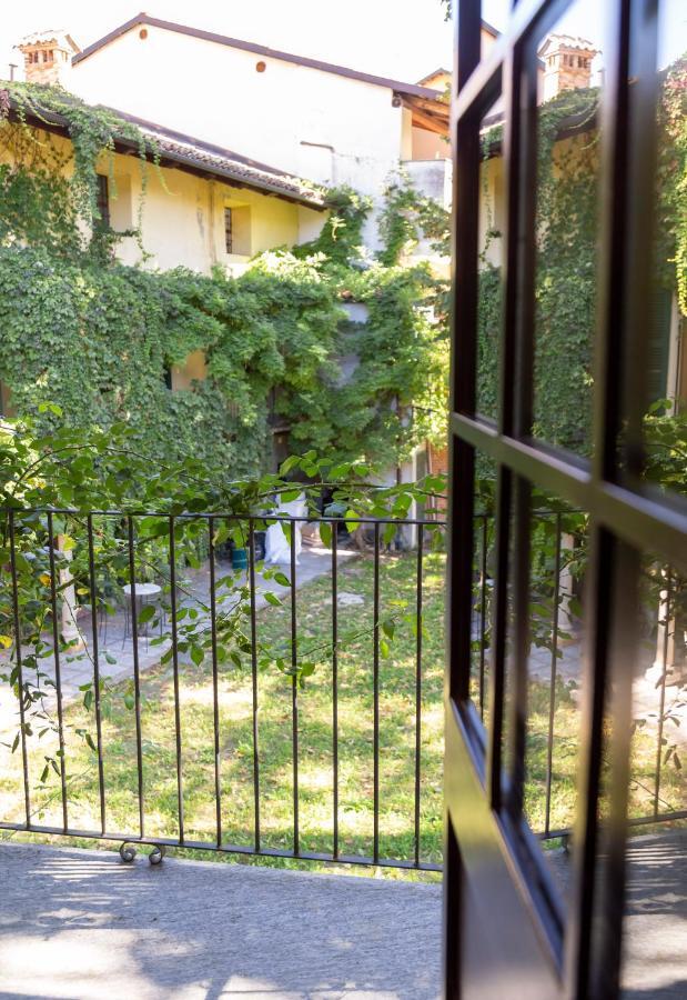 Palazzo Sismonda Bed & Breakfast Corneliano d'Alba Екстериор снимка