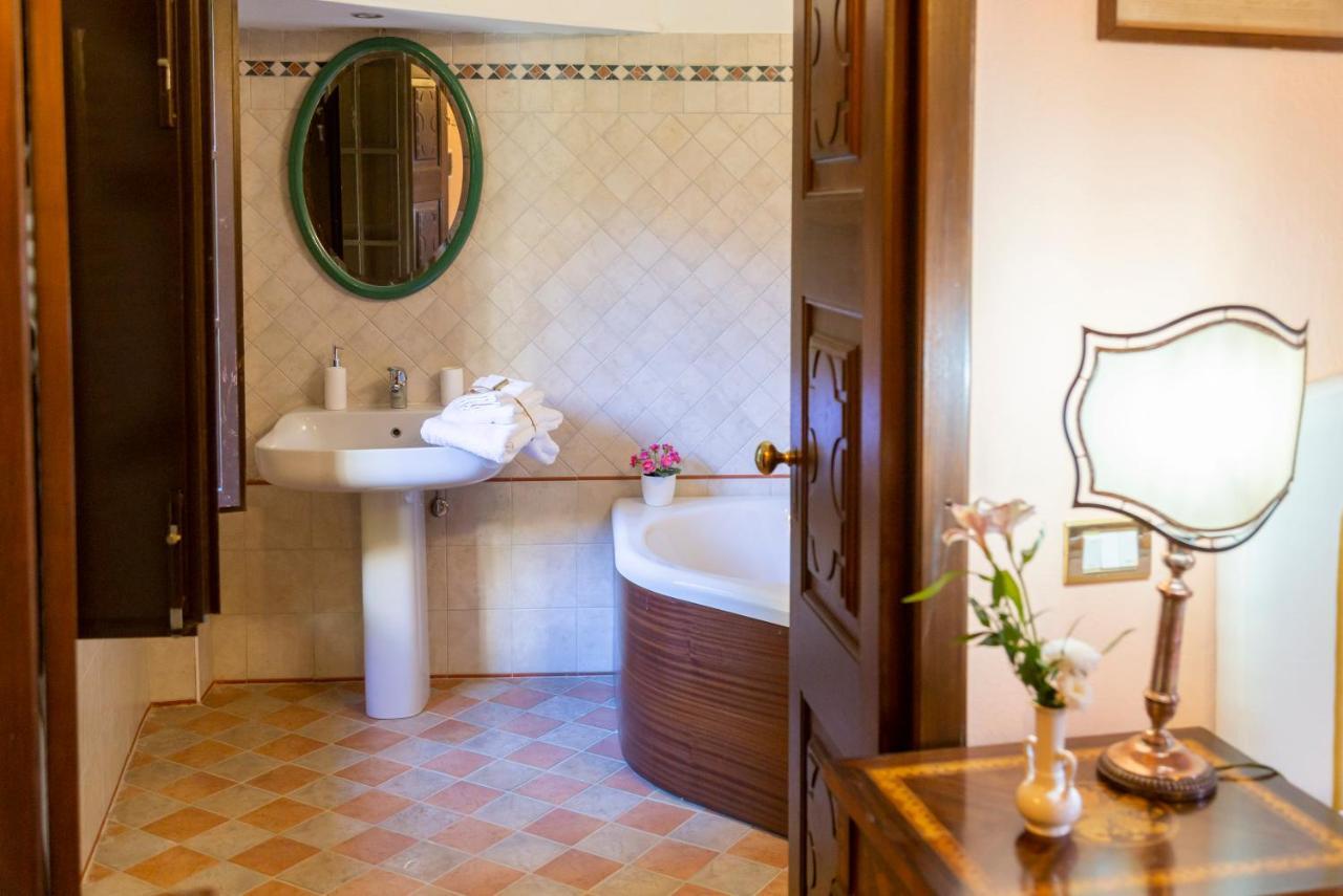 Palazzo Sismonda Bed & Breakfast Corneliano d'Alba Екстериор снимка