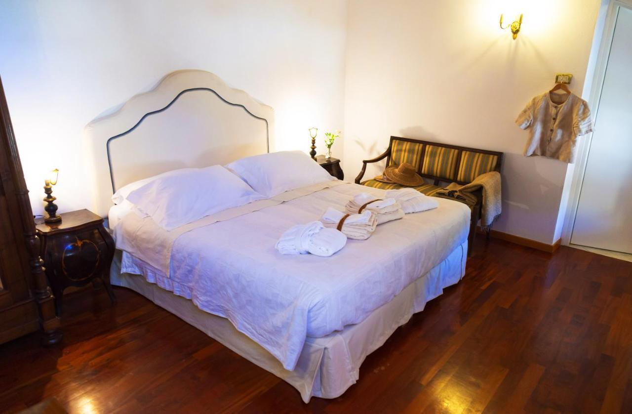 Palazzo Sismonda Bed & Breakfast Corneliano d'Alba Екстериор снимка