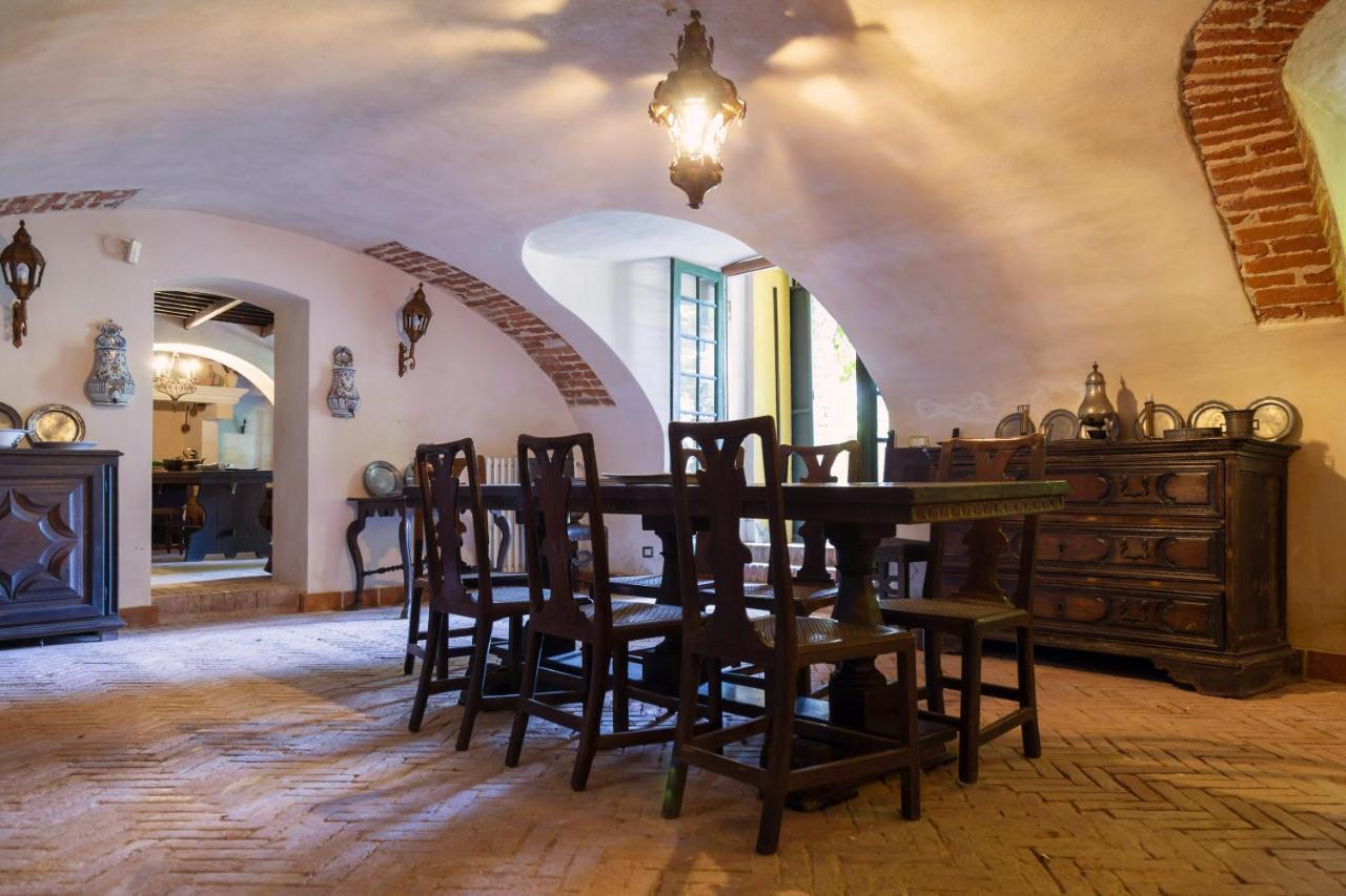 Palazzo Sismonda Bed & Breakfast Corneliano d'Alba Екстериор снимка