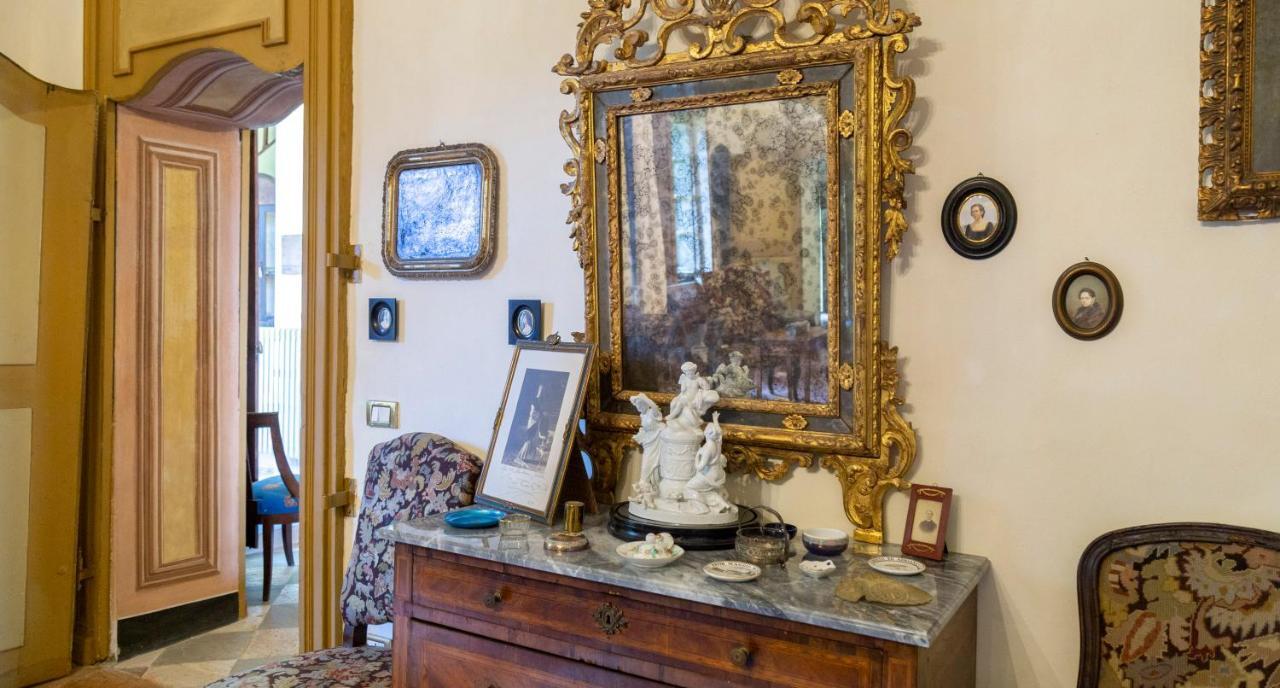 Palazzo Sismonda Bed & Breakfast Corneliano d'Alba Екстериор снимка