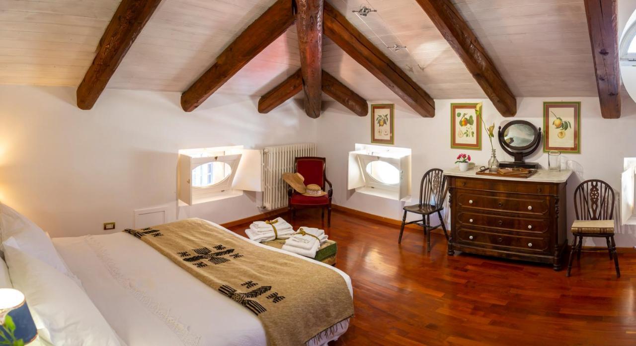Palazzo Sismonda Bed & Breakfast Corneliano d'Alba Екстериор снимка
