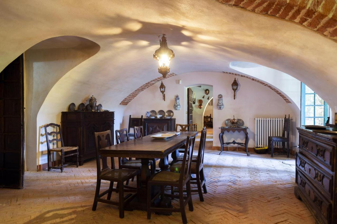 Palazzo Sismonda Bed & Breakfast Corneliano d'Alba Екстериор снимка