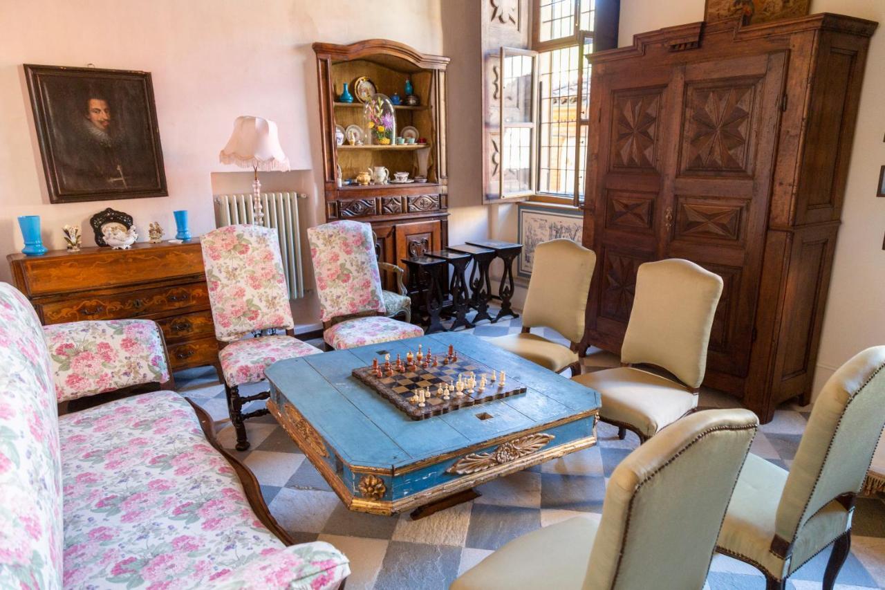 Palazzo Sismonda Bed & Breakfast Corneliano d'Alba Екстериор снимка